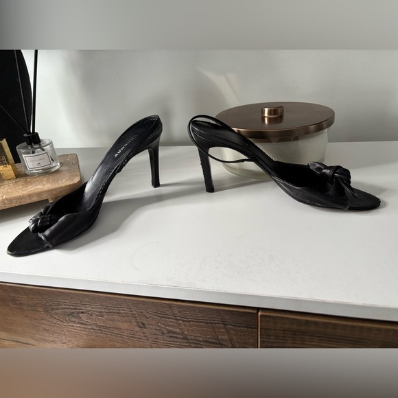 Burberry Black Knotted Heels - Picture 3 of 7